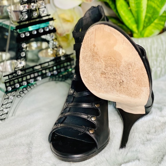 Stuart Weitzman Caged Sandals - Picture 4 of 4